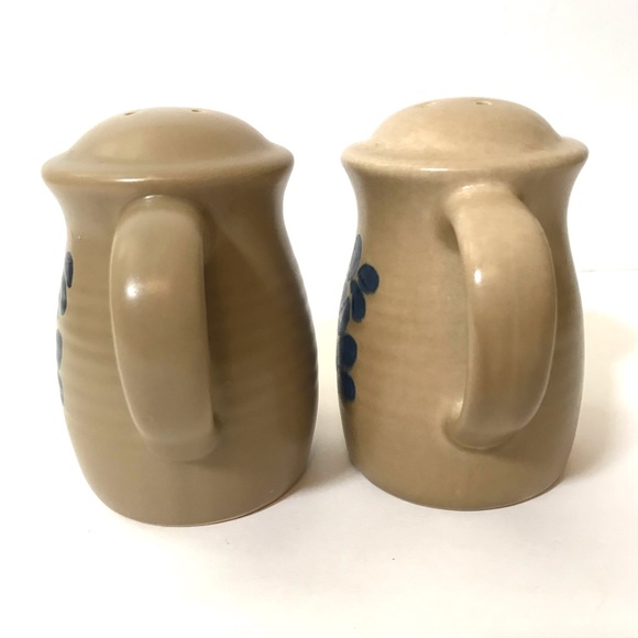 Vintage Pfaltzgraff Salt & Pepper Shaker Set - Picture 4 of 7